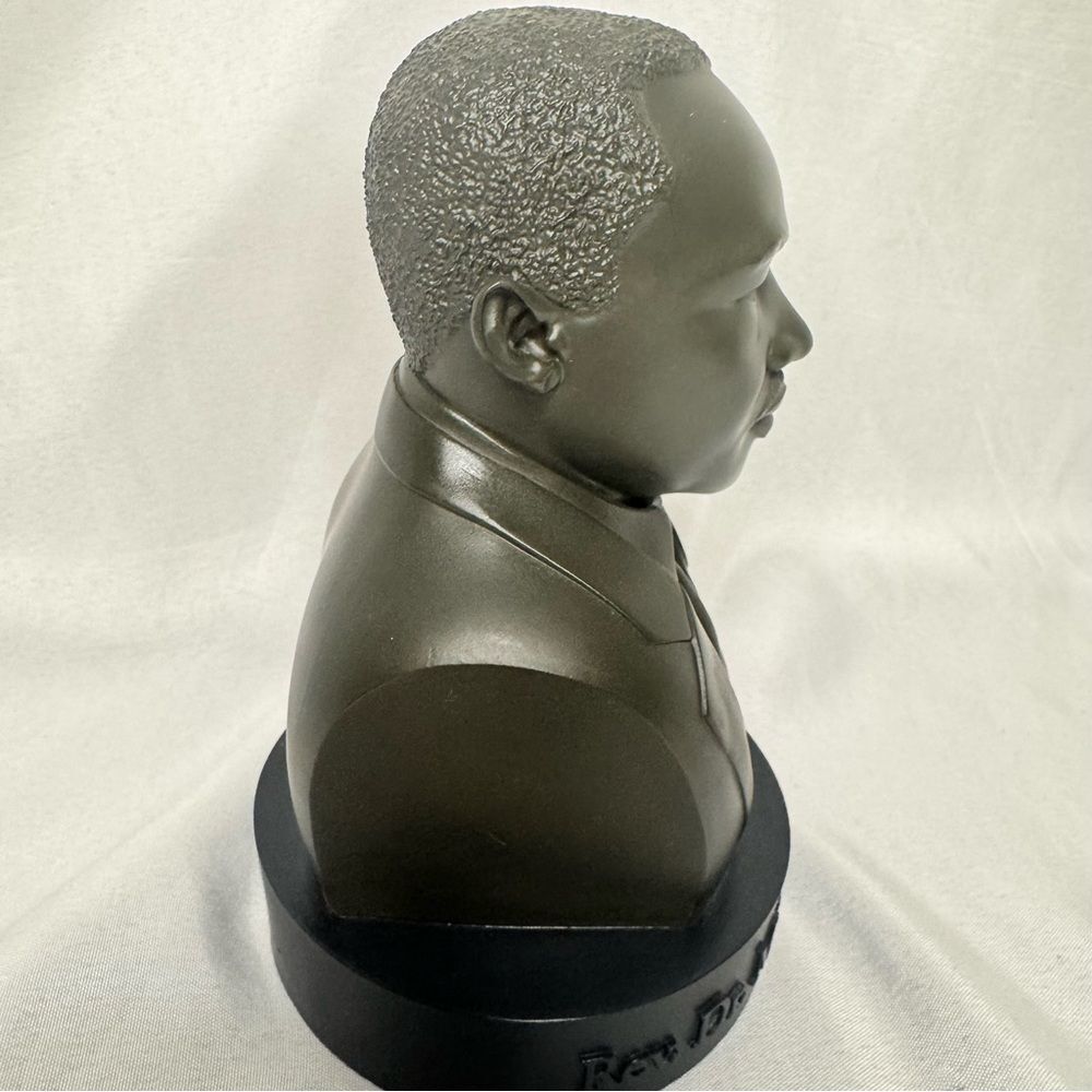 Rev Dr Martin Luther King Jr Resin Bust - Picture 2 of 9